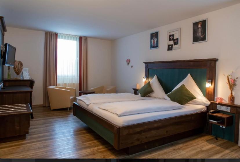 Hotel Restaurant Auerhahn 巴特维尔德巴德 外观 照片