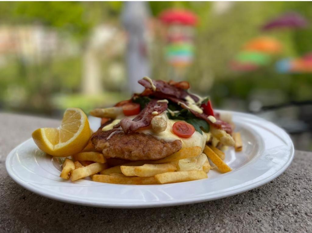 Hotel Restaurant Auerhahn 巴特维尔德巴德 外观 照片